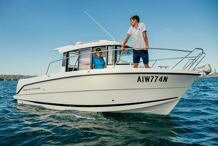 Катер Parker 800 Pilothouse